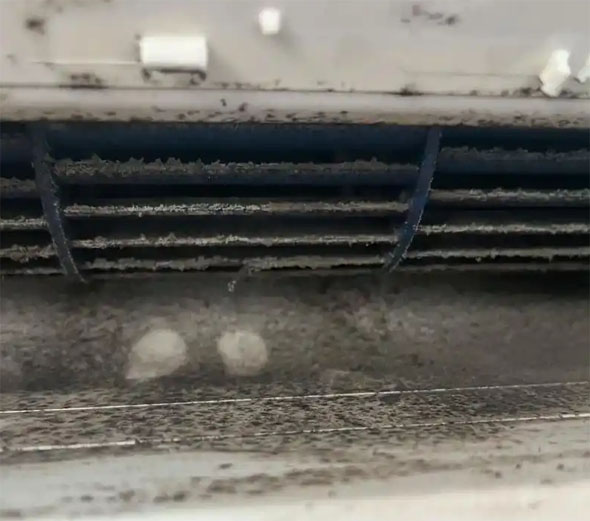 蒸湘空调吹的风有股烧焦味是怎么回事